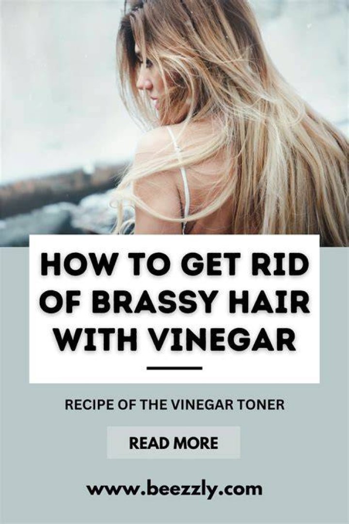 How does vinegar get rid of yellow hair?