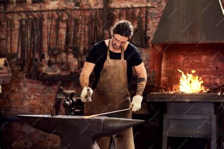 How hot should metal be for forge welding?