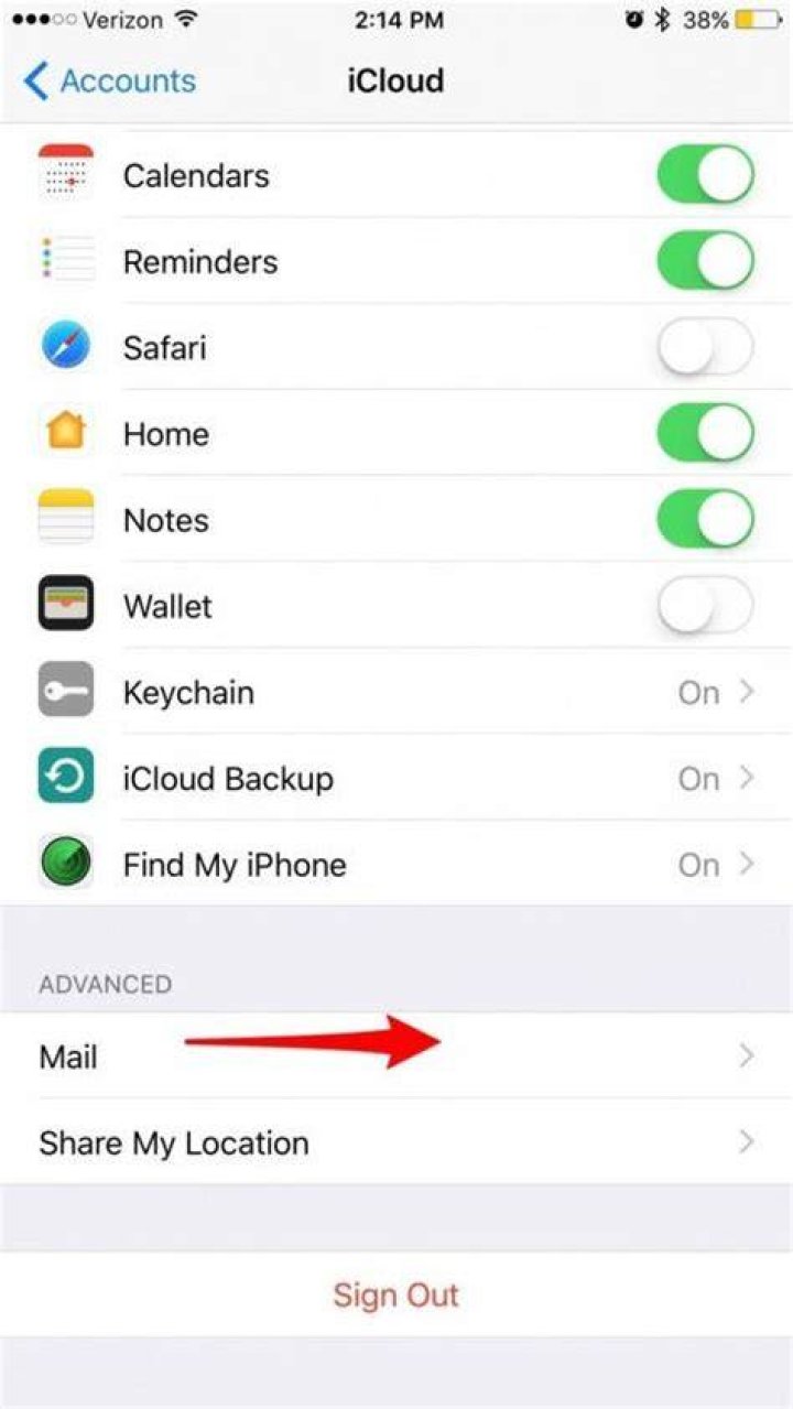 How long do deleted messages stay in iCloud?