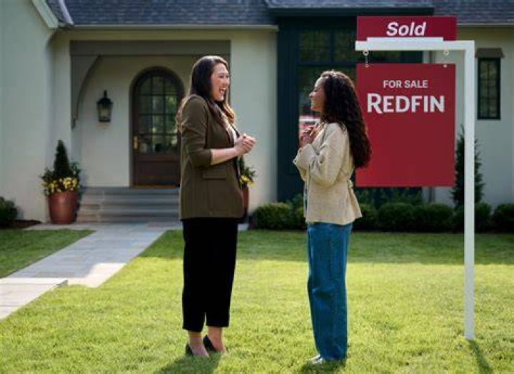 How long does a widow have to live in a house before selling it?