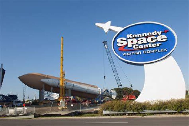 How long does it take to walk the Kennedy Space Center?