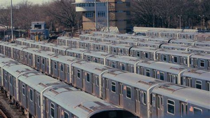 How many cars are in a subway train?