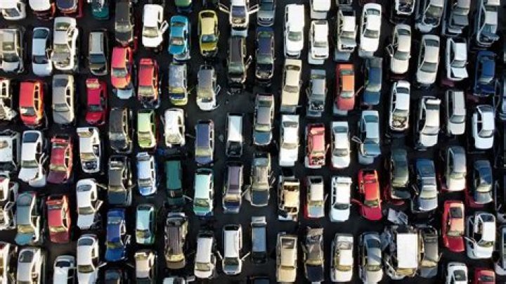 How many cars can Maze hold?