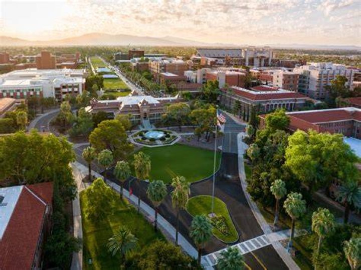 How many colleges and universities are there in Arizona?