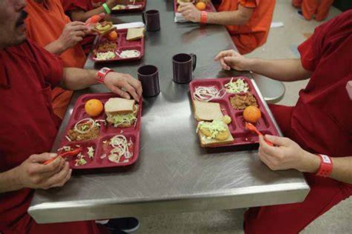 How many meals do prisoners get a day?