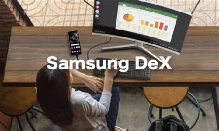 How many monitors can Samsung DeX support?