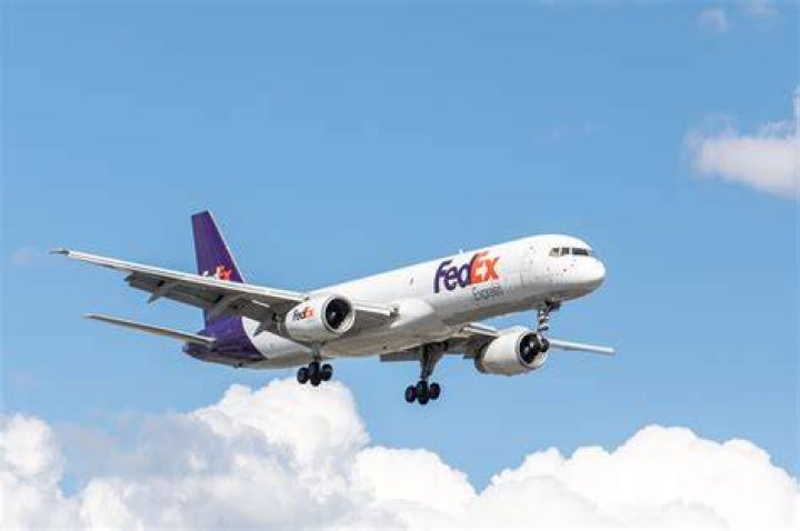 How many shares does FedEx have?