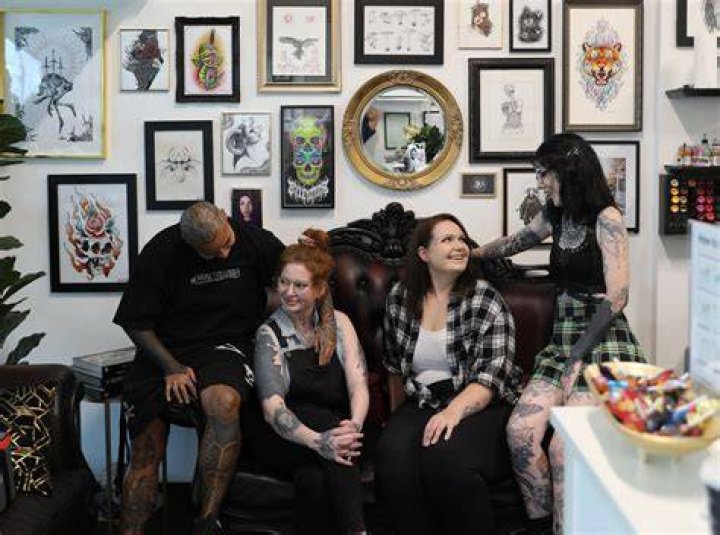 How many tattoo artists are in the US?