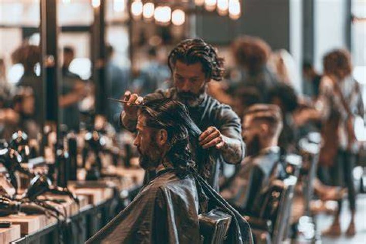 How much an hour do hair stylists make?