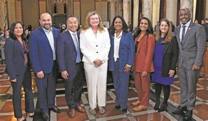 How much are LA City Council members paid?
