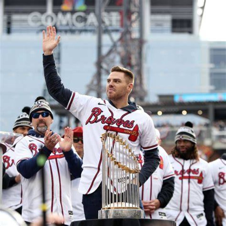 How much did Braves offer Freddie Freeman?