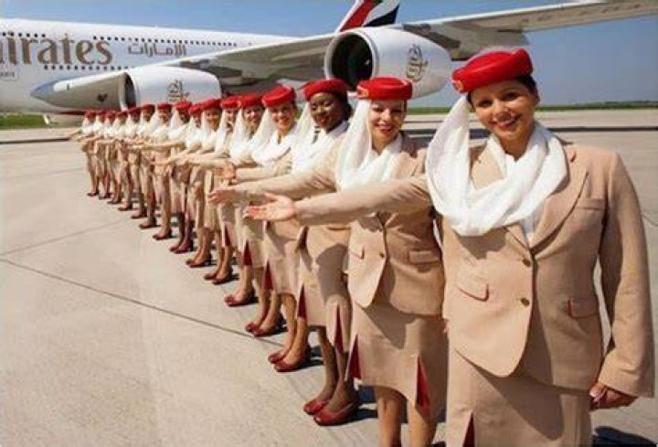 How much do air hostesses get paid?
