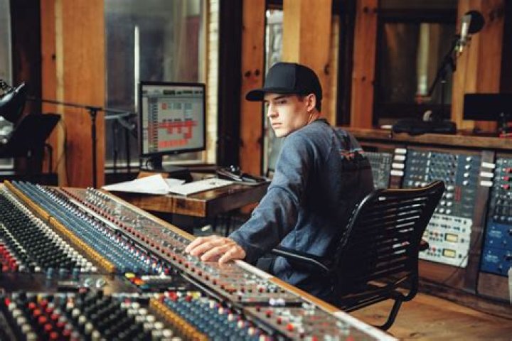 How much do audio engineers make yearly?