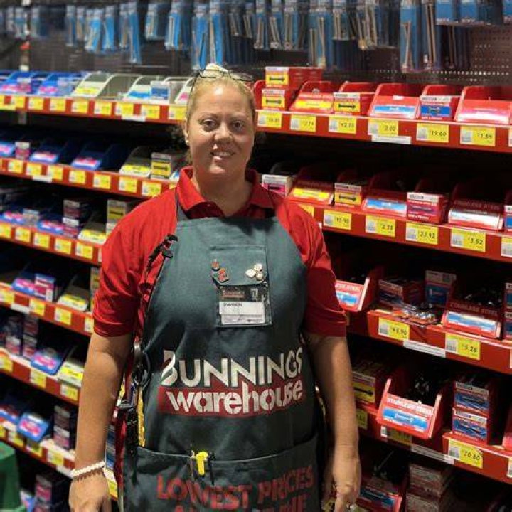 How much do Bunnings workers get paid?