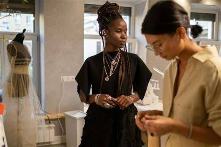 How much do fashion writers get paid?