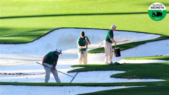 How much do golf groundskeepers get paid?