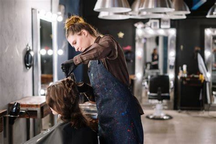 How much do hairstylists make on set?