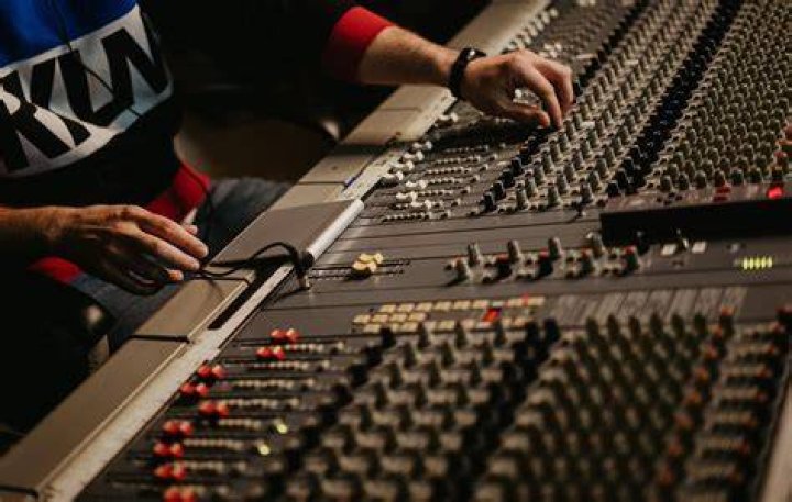 How much do line producers get paid?