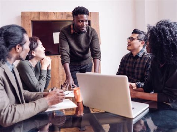 How much do people in corporate sales make?