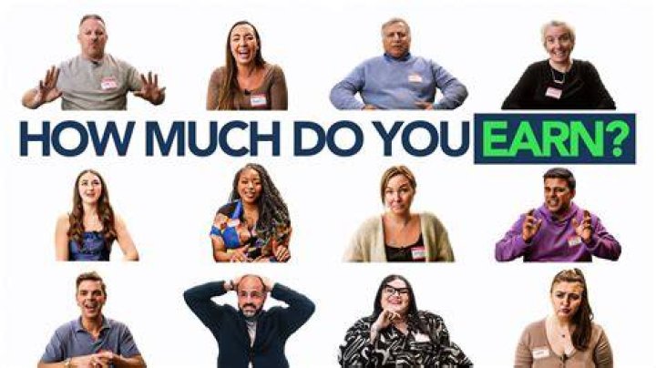 How much do people make at the dollar store?