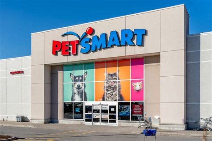 How much do PetSmart stockers get paid?