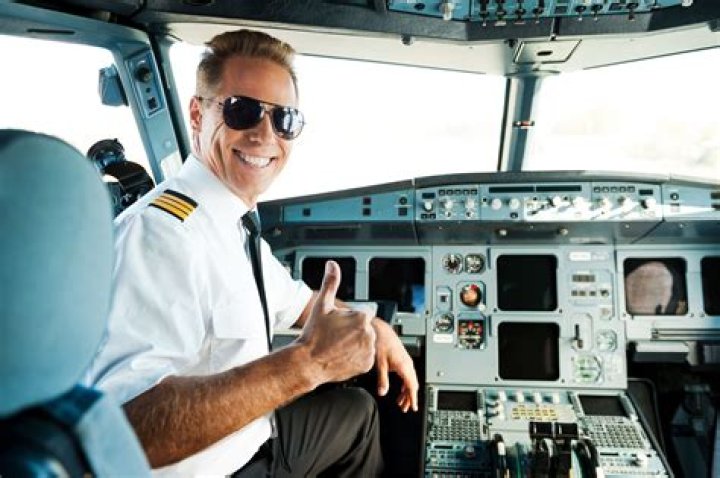 How much do private jet pilots make?