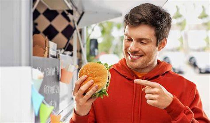 How much do professional food critics make?