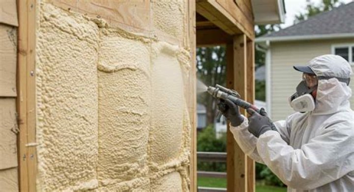How much do spray foam insulators make?