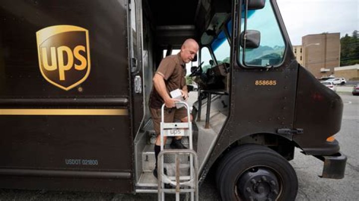 How much do supervisors make at UPS?