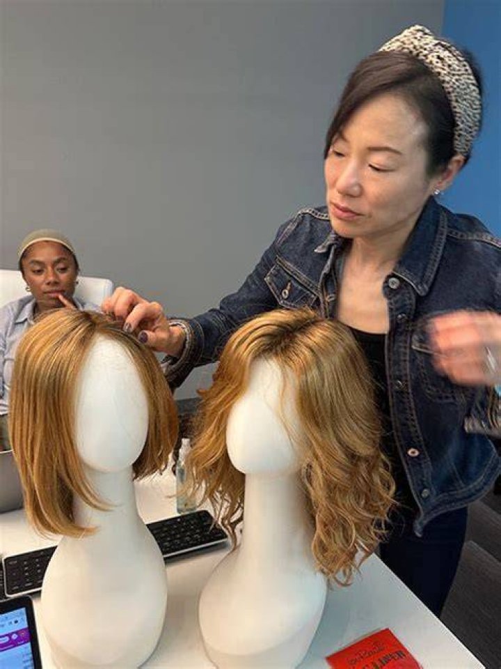 How much do wig makers make a year?