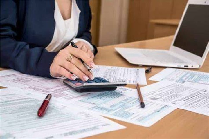 How much do you have to make at a job to claim it on taxes?