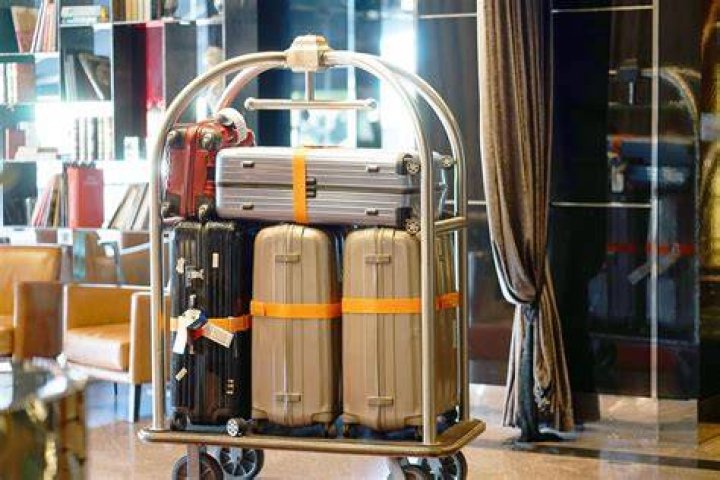How much do you tip your luggage carrier?