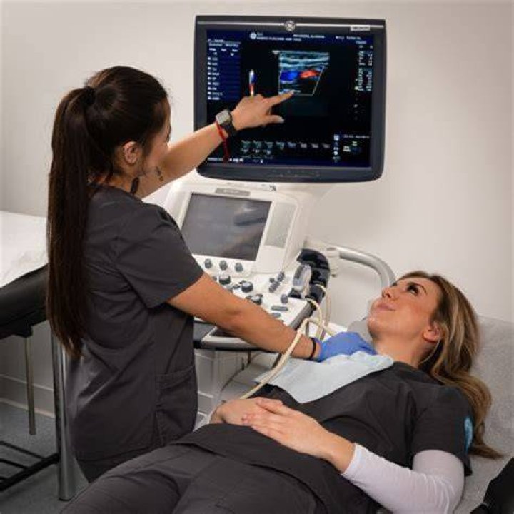 How much does a cardiac sonographer make an hour?