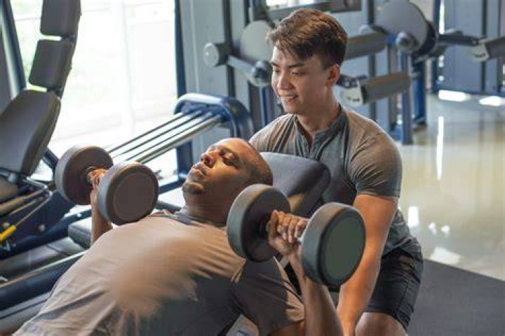 How much does a part time trainer make?