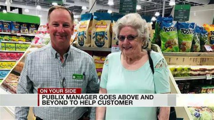 How much does a Publix store manager makes?