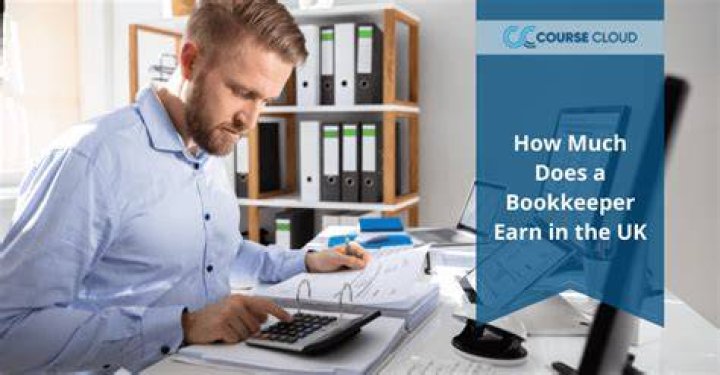 How much does a self employed bookkeeper earn UK?