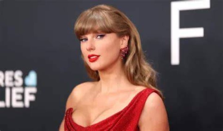 How much does a singer make per record sold?
