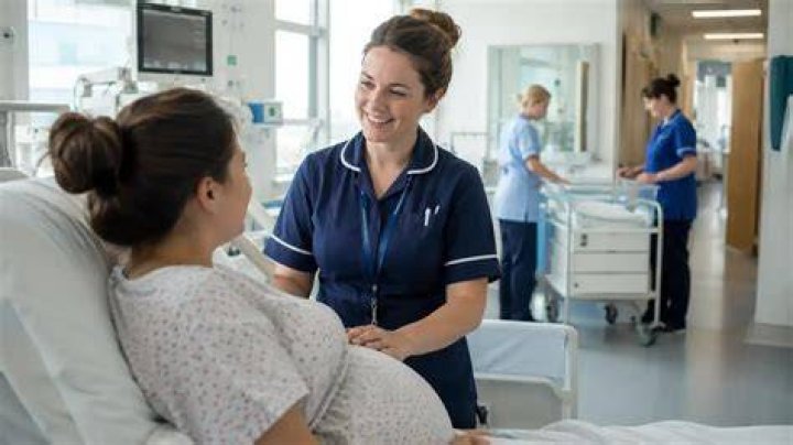 How much does a trainee midwife get?