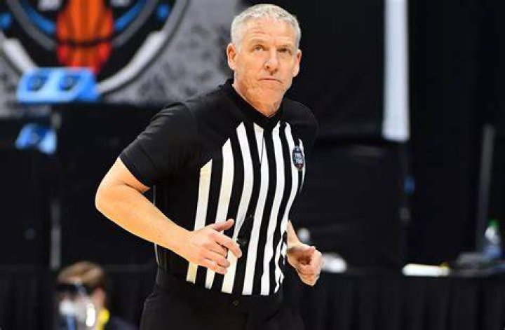How much does an ACC basketball referee make?