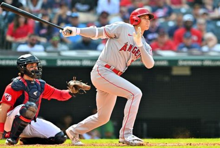 How much does an Angels baseball player make?
