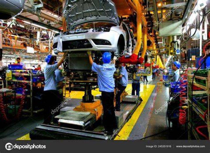 How much does an Auto factory worker make?
