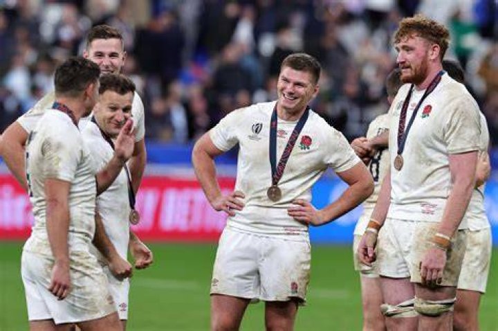 How much does an England rugby union player earn?