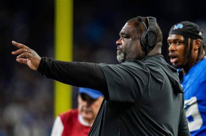 How much does an NFL defensive back coach make?