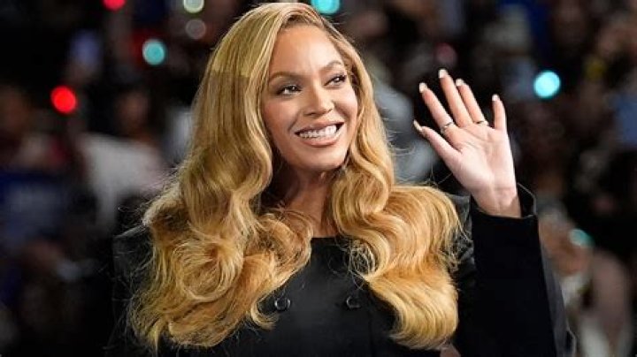 How much does Beyoncé make per show?
