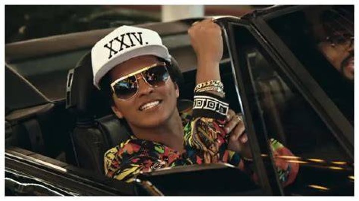 How much does Bruno Mars make per day?