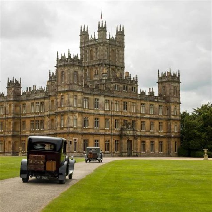 How much does Downton Abbey pay to use Highclere Castle?