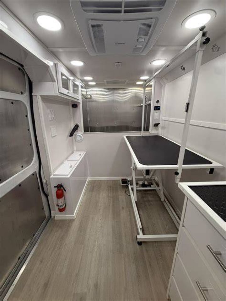 How much does it cost to build a mobile grooming van?