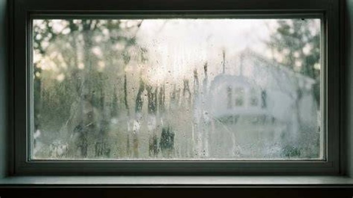 How much does it cost to fix foggy windows?