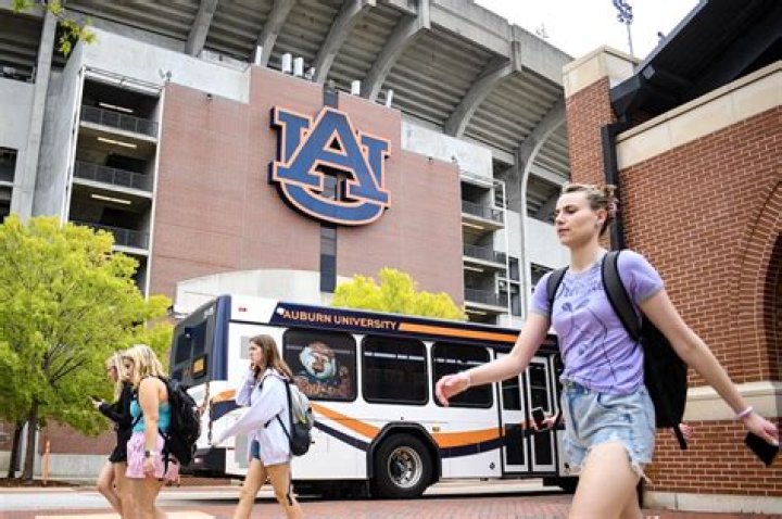How much does it cost to go to Auburn University for 1 year?