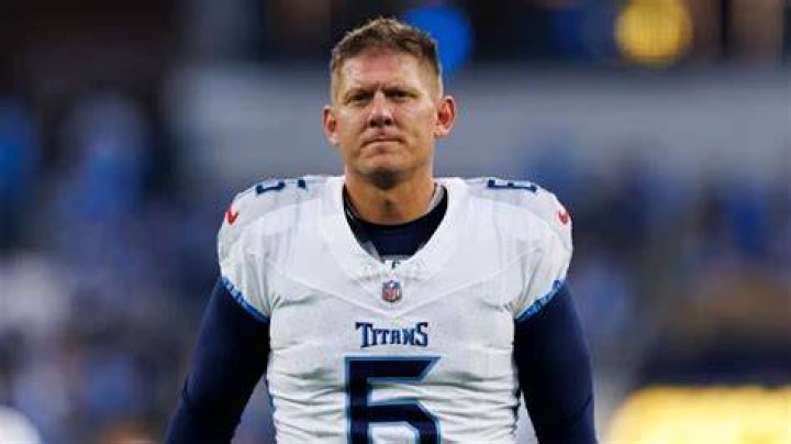 How much does Nick Folk make a year?